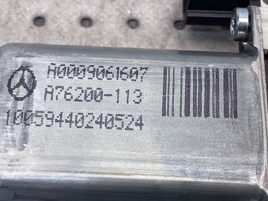 Ruteheis høyre til Mercedes CLA 2019-->> (C118) (C118) (MERCEDES||A0009061607)