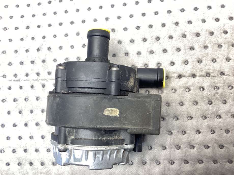 Vannpumpe til VW Passat 2015-2019 (Fase 1) (B8) (B8) (VOLKSWAGEN|04L 965 567 B|)
