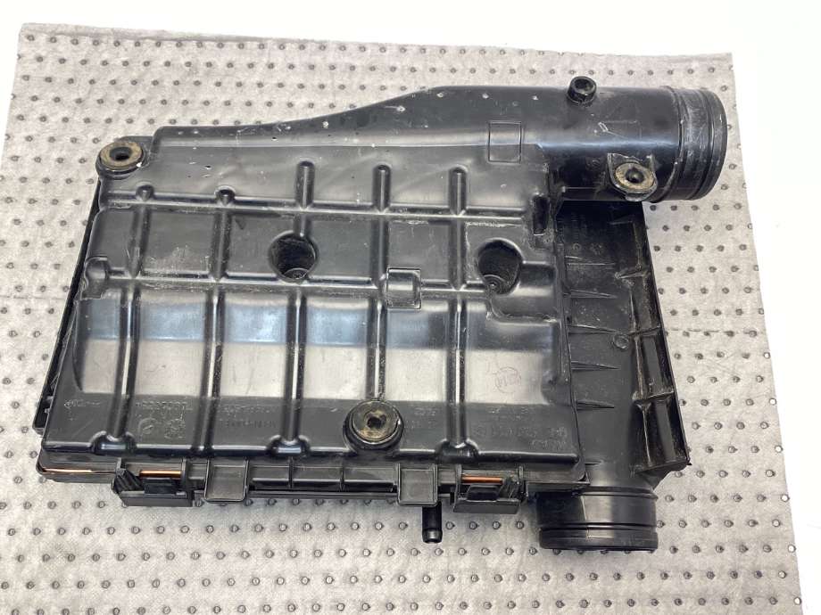 Luftfilterboks til VW Passat 2015-2019 (Fase 1) (B8) (B8) (VOLKSWAGEN|04E 129 611 G|)