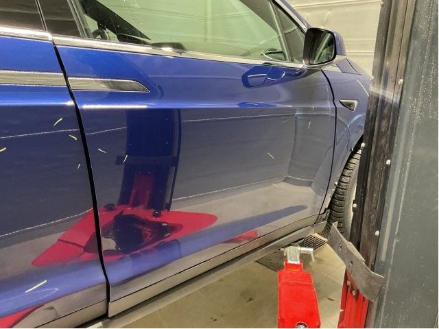Dør høyre foran til Tesla Model X, 2016-->>  (TESLA|1069536-E0-C)