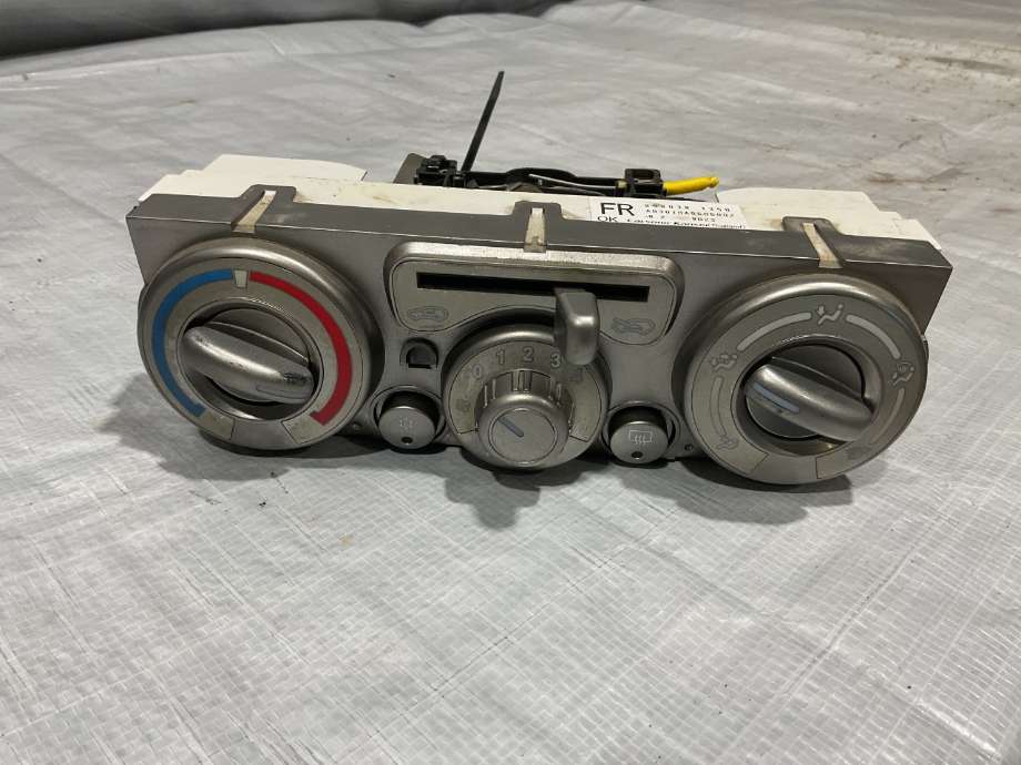 Varmeapparat betjening til Isuzu D-Max 2007-2012 (Type I)  (ISUZU|8-98038-135-0|)