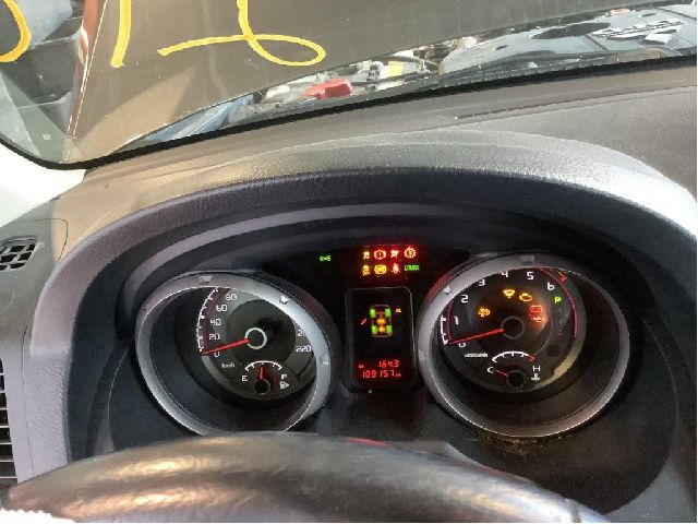 Instrumentpanel til Mitsubishi Pajero 2016-2019 (Type IV, Fase 2)  (MITSUBISHI|8100C256|)