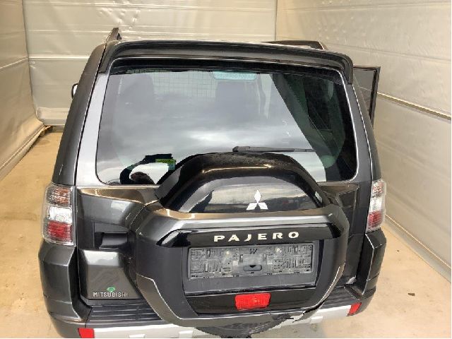Bakluke til Mitsubishi Pajero 2016-2019 (Type IV, Fase 2)  (MITSUBISHI|5821A147|)