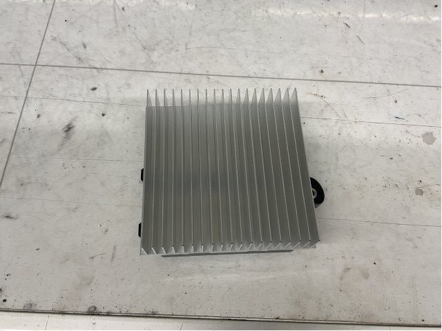 Bilstereo forsterker til Tesla Model 3 2018-2023 (Fase 1) (TESLA|1782702-00-F|)