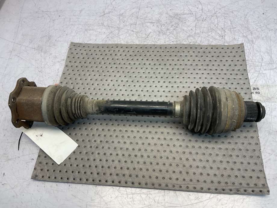 Drivaksel venstre foran til Audi A6, Allroad 2012-2014 (Type III, Fase 1) (C7) (C7) (AUDI|4G0 407 271 F|)