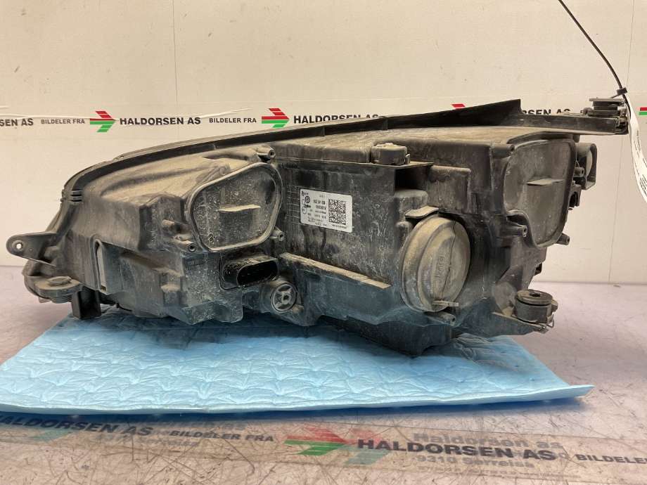 Frontlykt høyre halogen til VW e-Golf 2014-2017 (Fase 1)  (VOLKSWAGEN|5GE 941 774|)