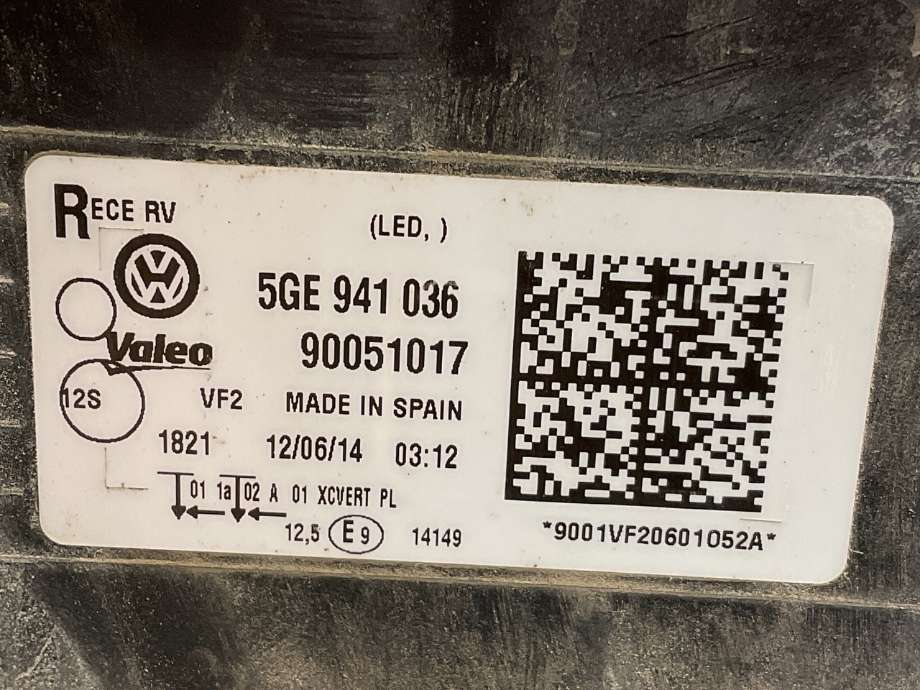 Frontlykt høyre halogen til VW e-Golf 2014-2017 (Fase 1)  (VOLKSWAGEN|5GE 941 774|)