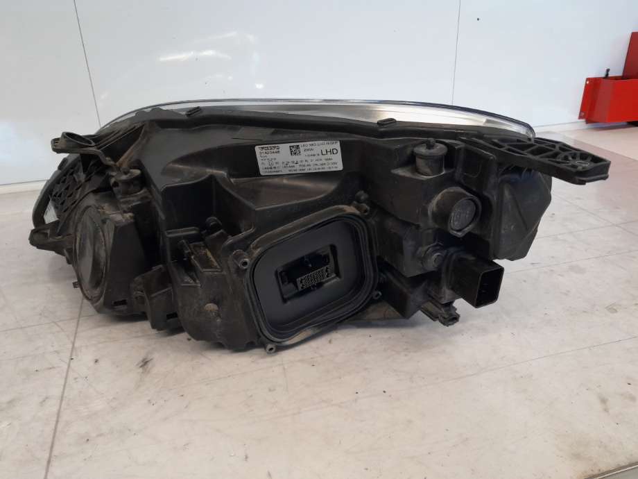 Frontlykt høyre halogen til Volvo V40 2012-2019  (VOLVO|31467077|)