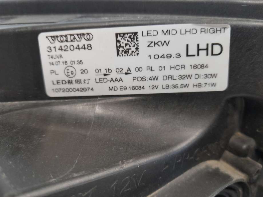 Frontlykt høyre halogen til Volvo V40 2012-2019  (VOLVO|31467077|)