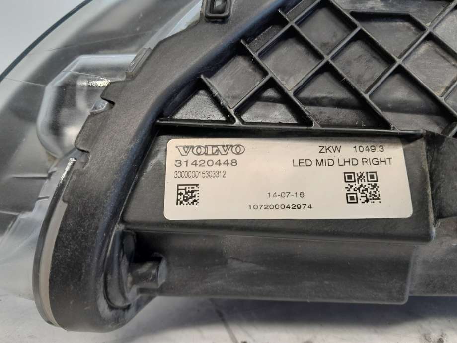 Frontlykt høyre halogen til Volvo V40 2012-2019  (VOLVO|31467077|)