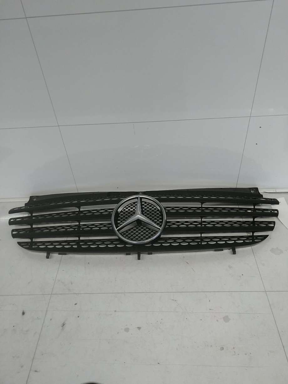 Grill til Mercedes Vito/Viano, 2004-2010 (Fase 1) (W639) (W639) (MERCEDES|A 639 880 01 85)