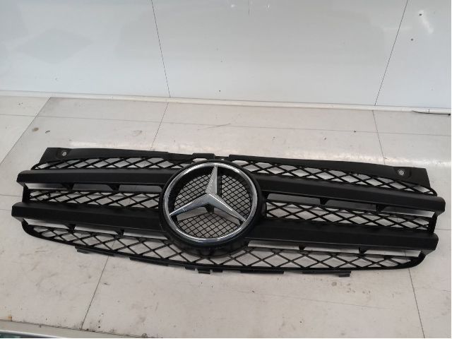 Grill til Mercedes Vito/Viano, 2010-2014 (Fase 2) (W639) (W639) (MERCEDES|A6398800785)