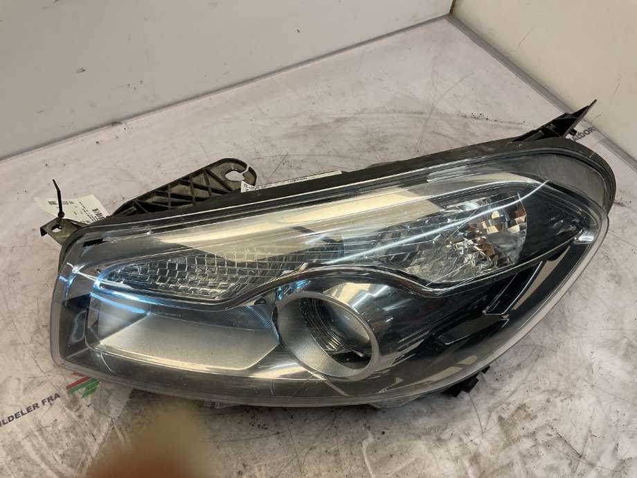 Frontlykt venstre halogen til Nissan Qashqai 2010-2014 (Type I, Fase 2)  (NISSAN|26060BR00B|)