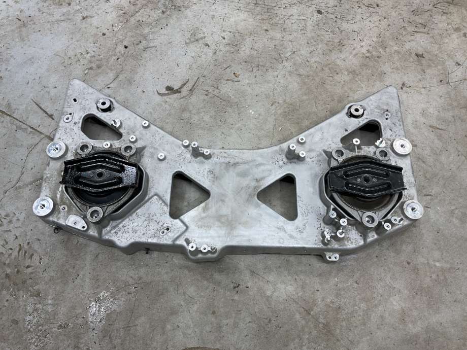 Motorfeste til Volvo XC40, 2018-2024  (VOLVO|31686305)