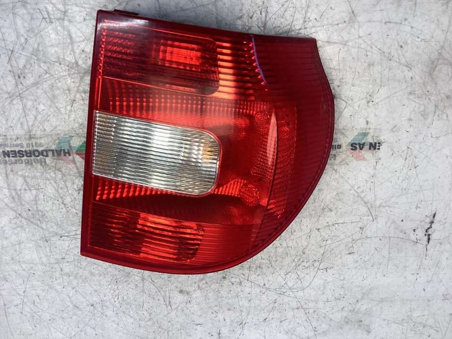 Baklykt høyre til Škoda Yeti 2009-2013 (Fase 1)  (SKODA|5L0 945 112|)