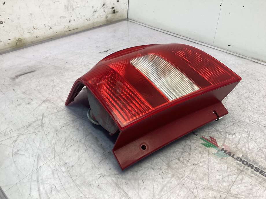 Baklykt høyre til Škoda Yeti 2009-2013 (Fase 1)  (SKODA|5L0 945 112|)