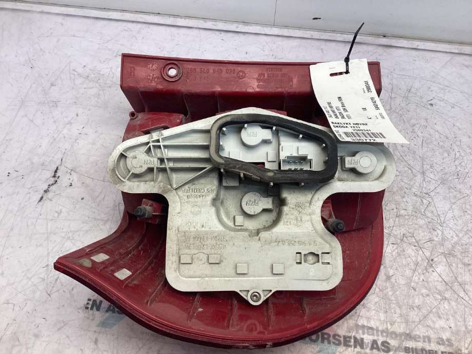 Baklykt høyre til Škoda Yeti 2009-2013 (Fase 1)  (SKODA|5L0 945 112|)