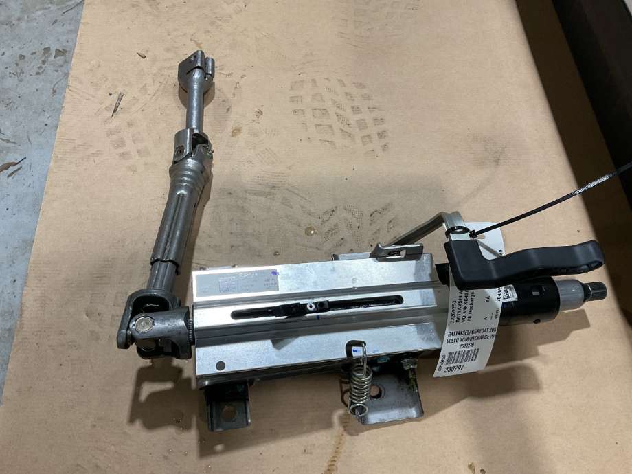 Rattaksel til Volvo XC40, 2018-2024  (VOLVO|32269253)