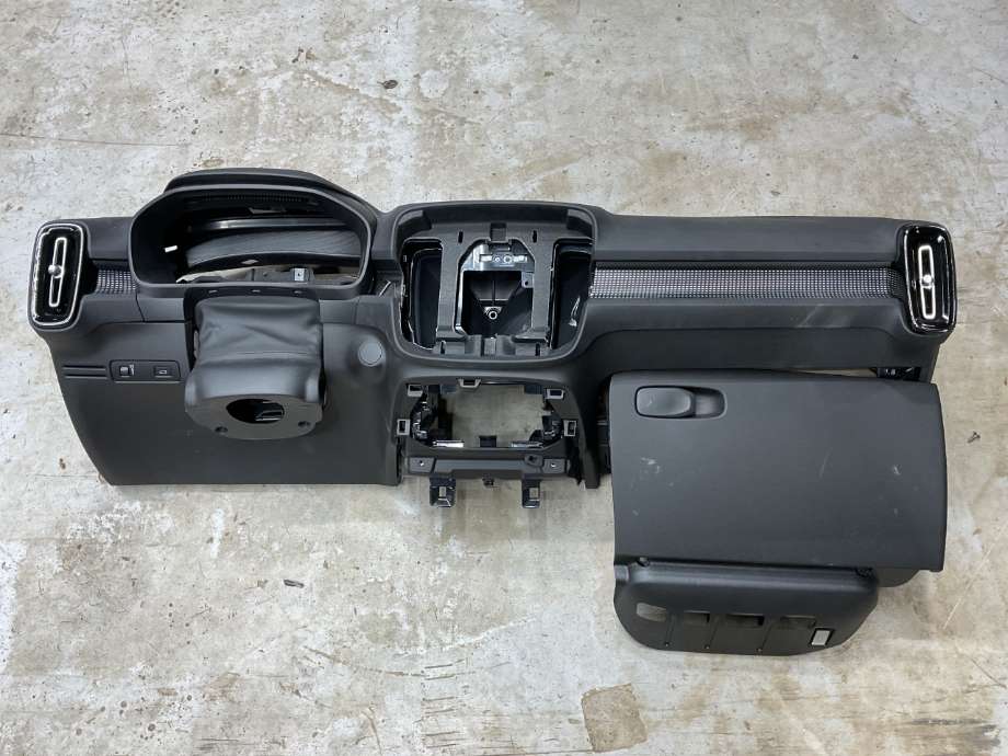 Dashbord til Volvo XC40, 2018-2024  (VOLVO|31442543)
