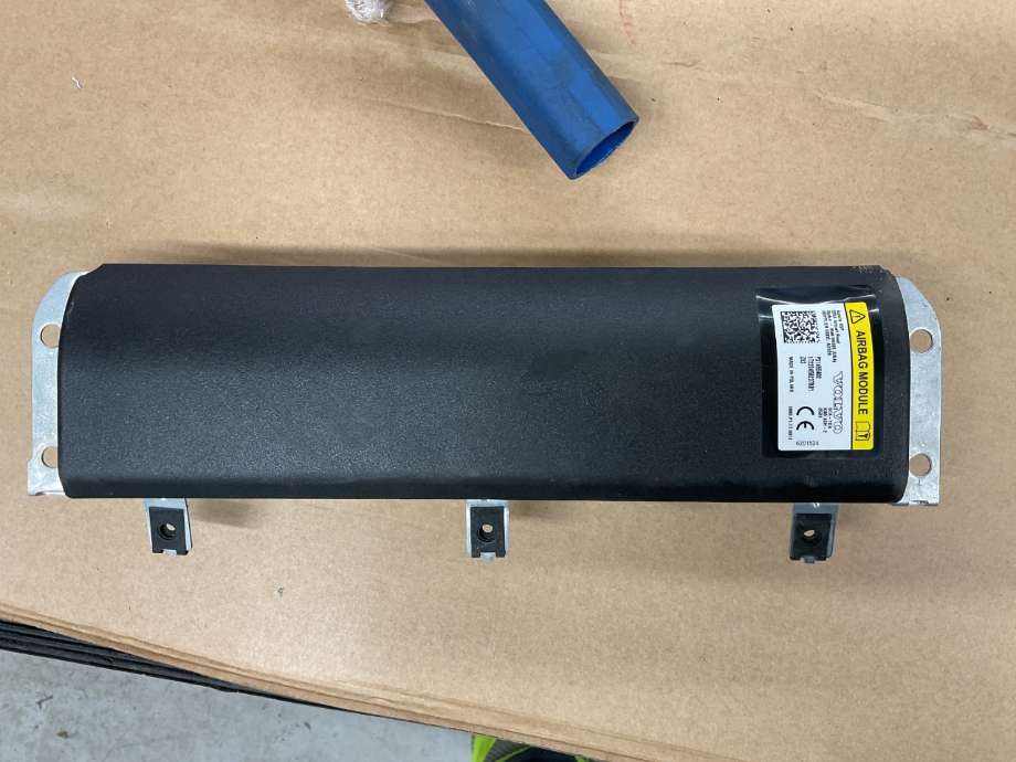 Airbag kne til Volvo XC40, 2018-2024  (VOLVO|31455402)