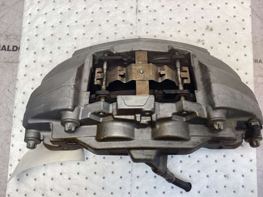 Bremsecaliper venstre foran til Mercedes C-Klasse 2018-2021 (Fase 2) (W205) (W205) (MERCEDES|A 011 421 97 98|)