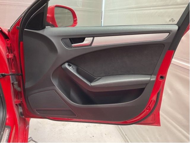 Dør høyre foran til Audi A4 2007-2014 (Type IV) (B8) (B8) (AUDI|8K0 831 052 J|)