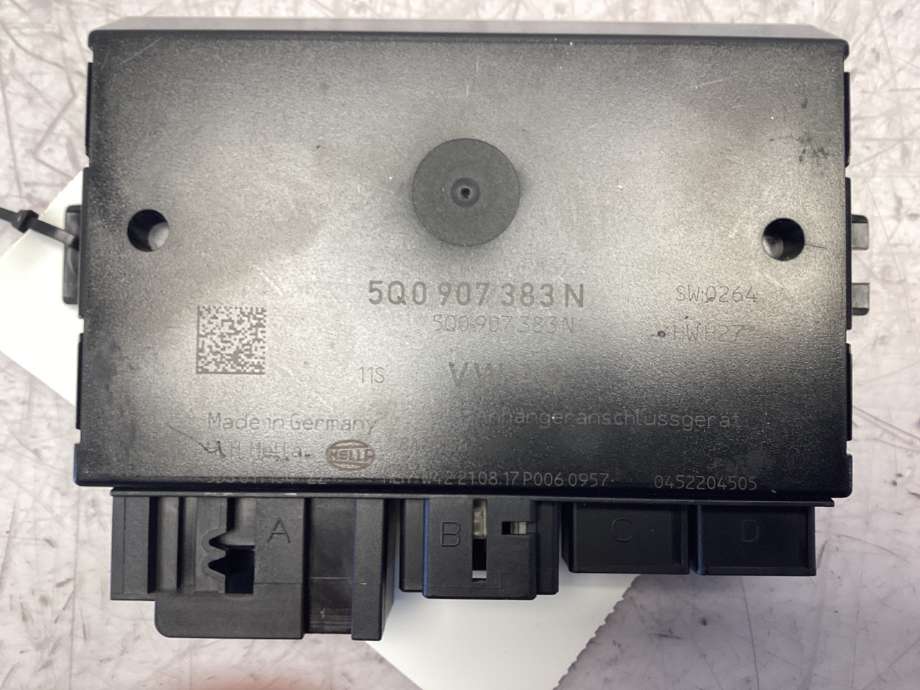 Styreenhet hengerfeste til VW Passat 2015-2019 (Fase 1) (B8) (B8) (VOLKSWAGEN|5Q0 907 383 N|)