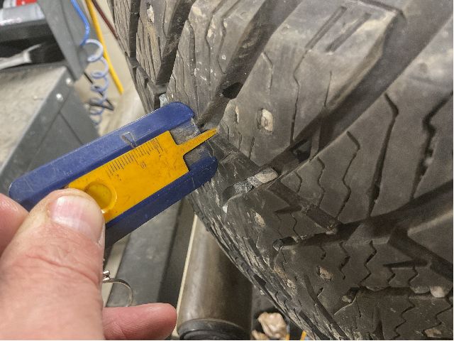 Dekk til Annet Dekk vinter pigg 0-->>  (ICE GUARD IG65|YOKOHAMA|225/60R17 103T)