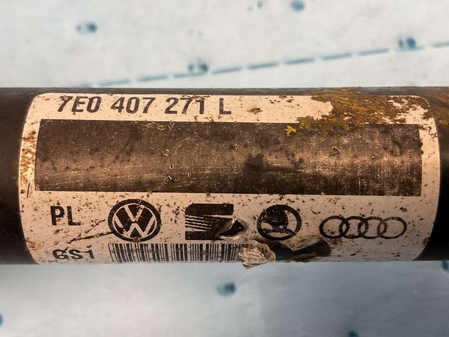 Drivaksel venstre foran til VW Transporter / Caravelle 2009-2015 (Fase 2) (T5) (T5) (VOLKSWAGEN|7E0 407 271 P|)