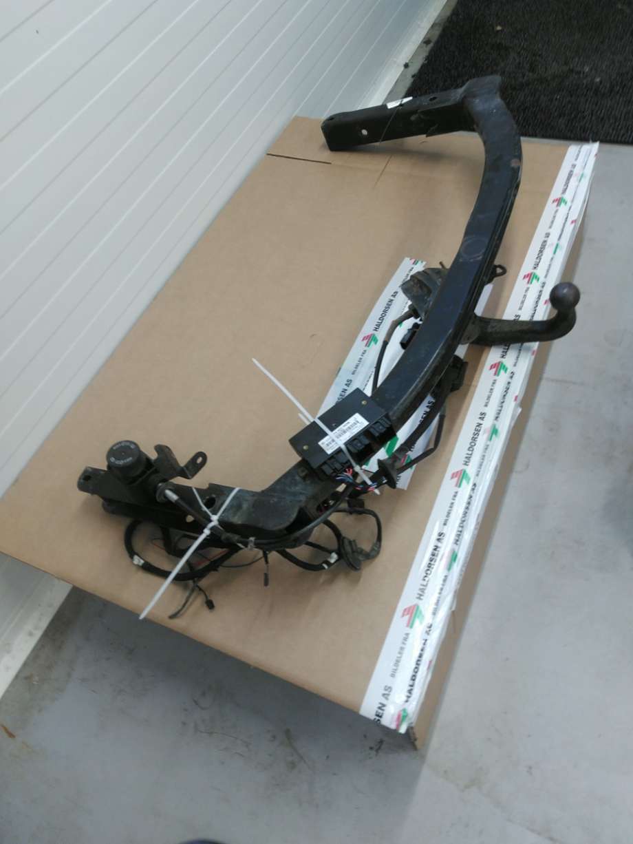 Hengerfeste til Audi A6 2005-2008 (Type III, Fase 1) (C6) (C6) (AUDI|4F0 800 491 D|4F0 907 383 C|)