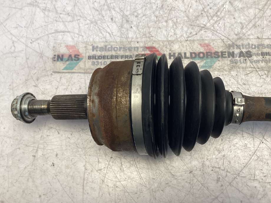 Drivaksel høyre foran til VW Transporter / Caravelle 2003-2009 (Fase 1) (T5) (T5) (VOLKSWAGEN|7E0 407 271 SX|)