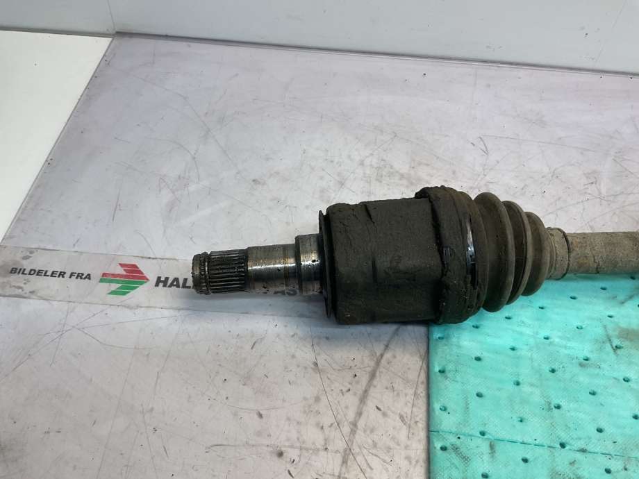 Drivaksel venstre foran til Toyota Hilux 2006-2011  (TOYOTA|434300K020|)