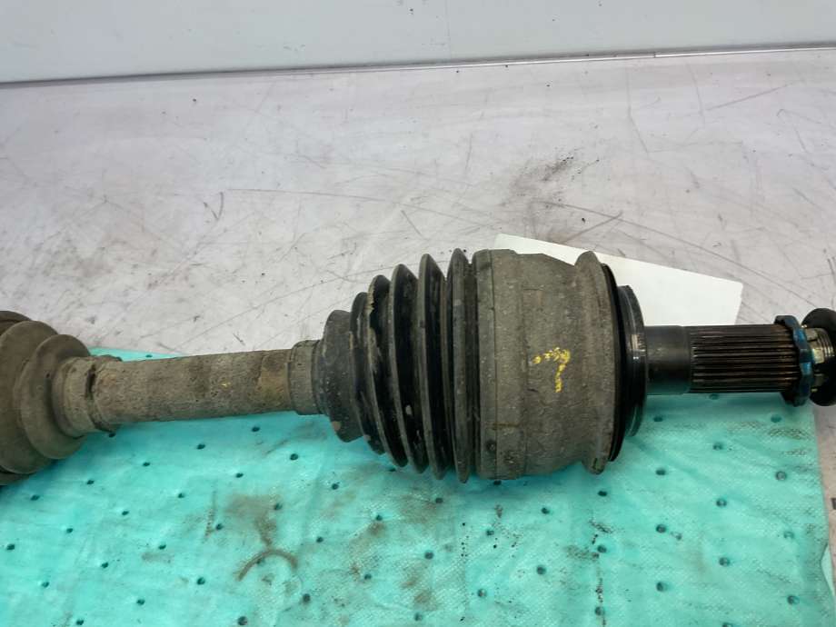 Drivaksel venstre foran til Toyota Hilux 2006-2011  (TOYOTA|434300K020|)