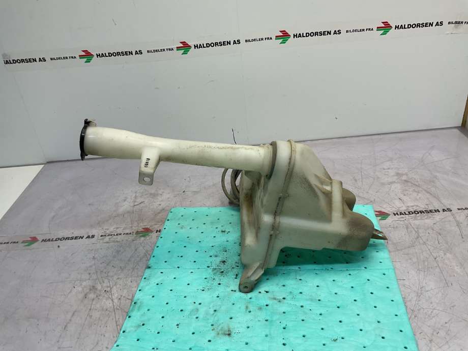 Spylertank til Toyota Hilux 2006-2011 (TOYOTA|853150K010|)