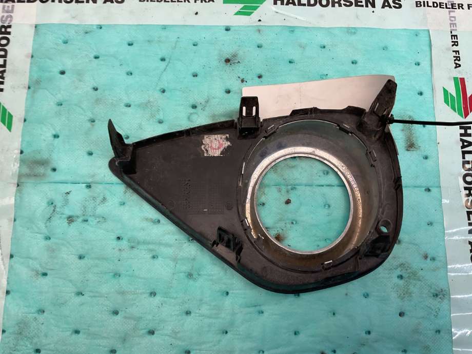 Frontlyktehus til Toyota Yaris 2014-2020 (Type III, Fase 2)  (TOYOTA|8121002110|)