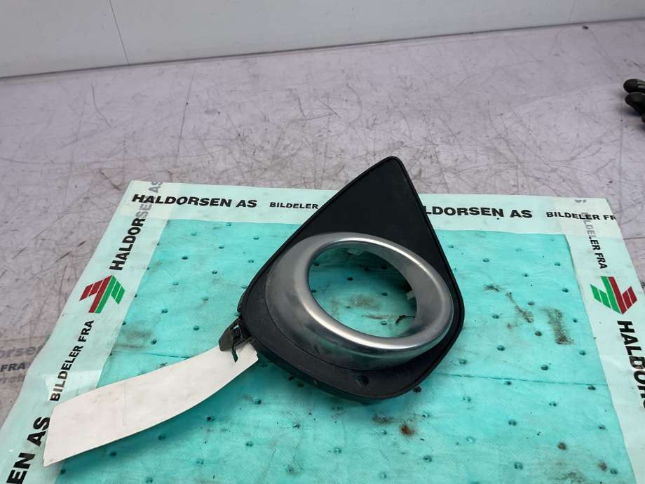 Frontlyktehus til Toyota Yaris 2014-2020 (Type III, Fase 2)  (TOYOTA|8121002110|)