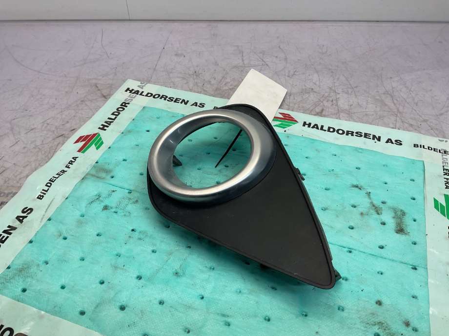 Frontlyktehus til Toyota Yaris 2014-2020 (Type III, Fase 2)  (TOYOTA|8121002110|)
