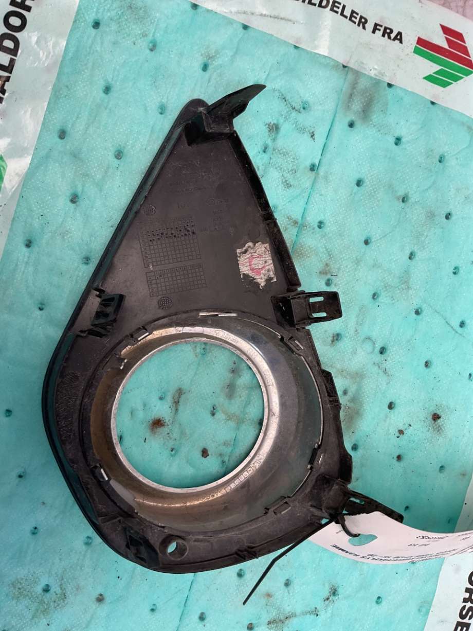Frontlyktehus til Toyota Yaris 2014-2020 (Type III, Fase 2)  (TOYOTA|8121002110|)