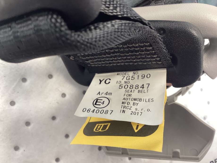 Sikkerhetsbelte bak midtre til Toyota Yaris 2014-2020 (Type III, Fase 2)  (TOYOTA|733100D031C0|)