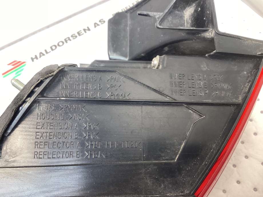 Baklykt høyre til Mazda 3 2013-2016 (Type III, Fase 1)  (MAZDA|B45D51150C|)