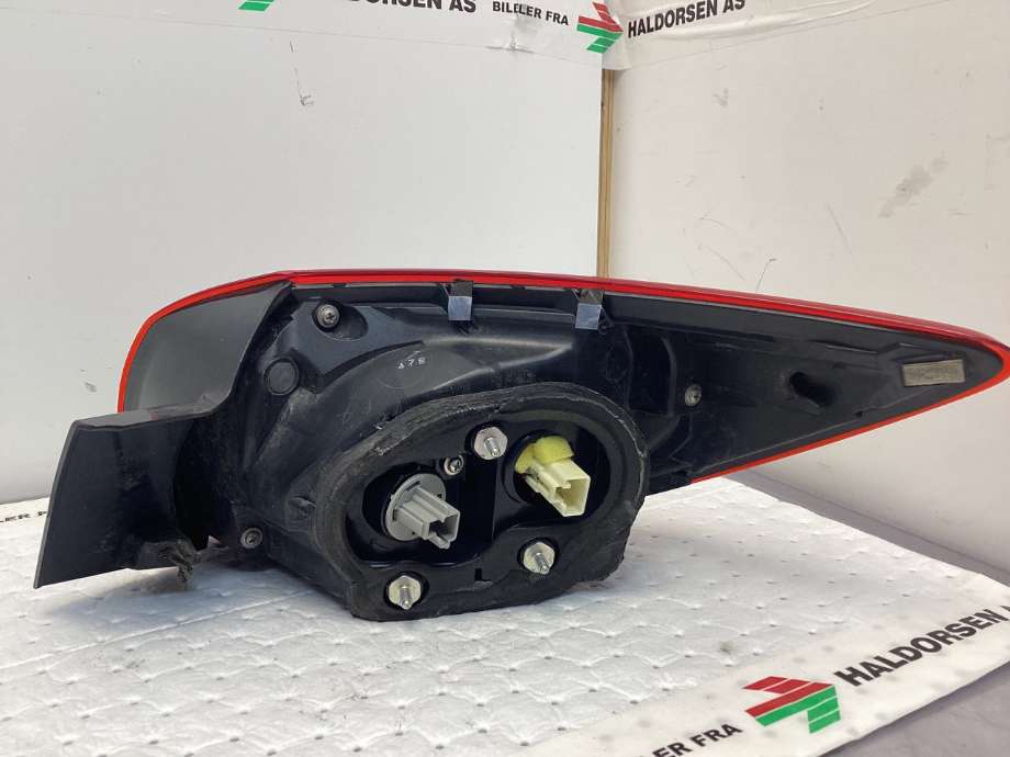 Baklykt venstre til Mazda 3 2013-2016 (Type III, Fase 1)  (MAZDA|B45D51160C|)