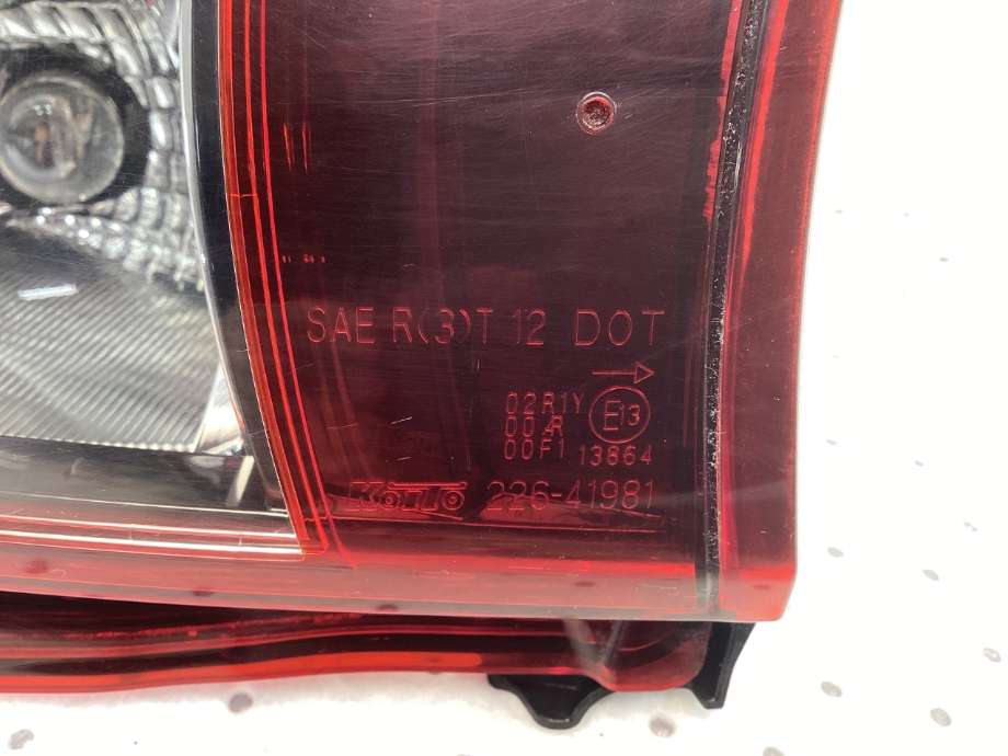 Baklykt høyre indre til Mazda 3 2013-2016 (Type III, Fase 1)  (MAZDA|B45D513F0C|)