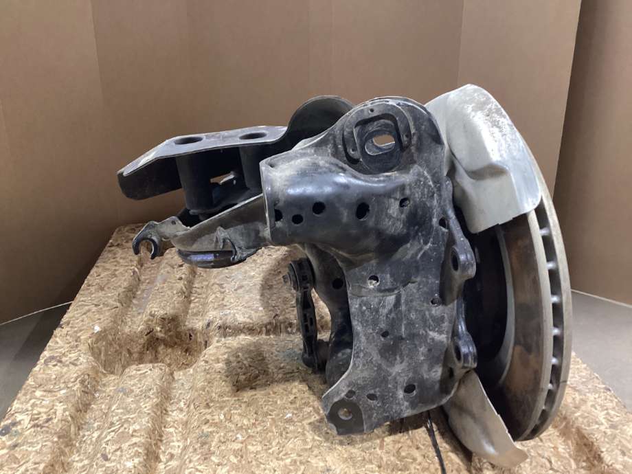 Hjulspindel venstre bak til BMW X1 2022-->> (U11) (U11) (BMW|33 30 6 894 209|)