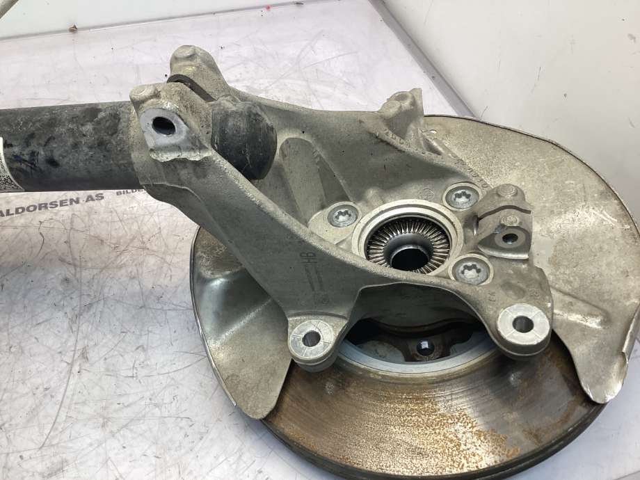 Fjærbein høyre foran til BMW X1 2022-->> (U11) (U11) (BMW|31 30 5 A28 A88|)