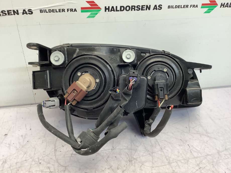 Frontlykt venstre halogen til Toyota Corolla 1997-2000 (Fase 1)  (811701E410|)