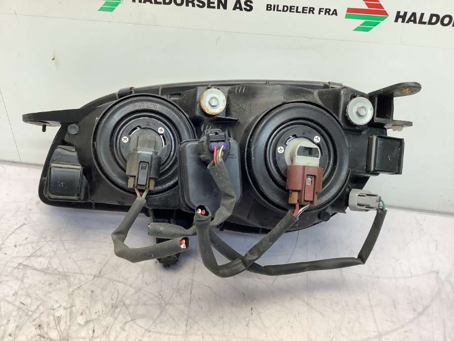 Frontlykt høyre halogen til Toyota Corolla 1997-2000 (Fase 1)  (811101E530|)