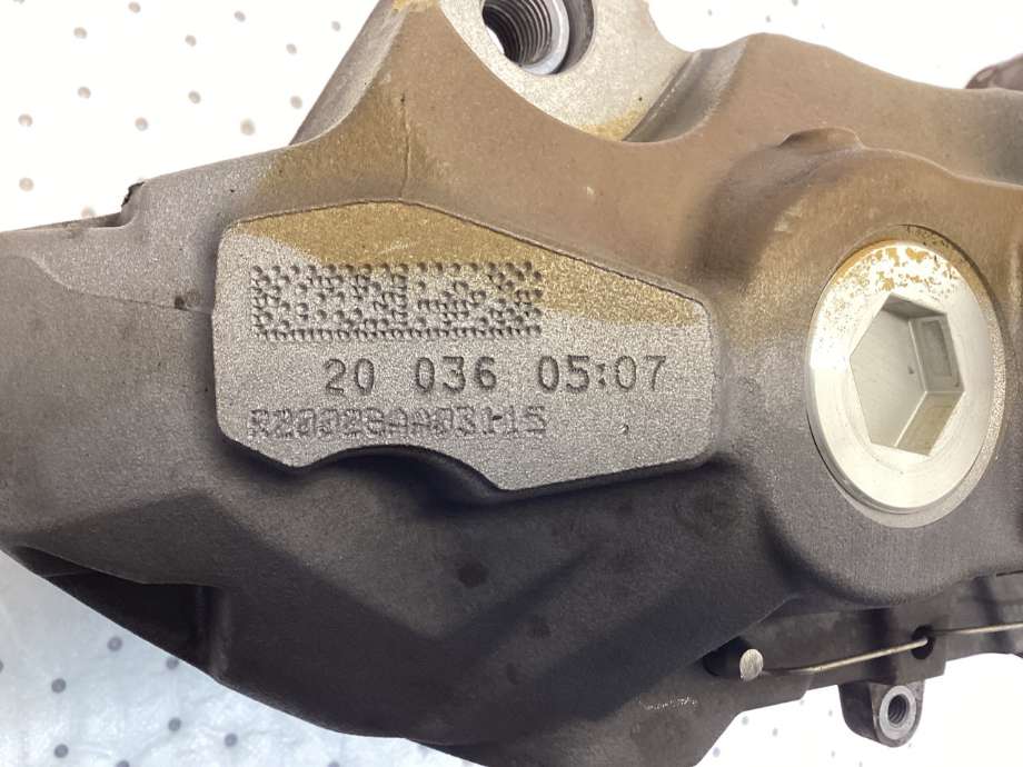 Bremsecaliper høyre foran til Mercedes EQC 2019-->>  (MERCEDES|A 000 421 01 00|)