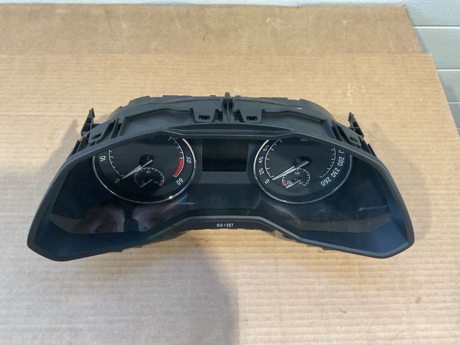 Instrumentpanel til Škoda Superb 2015-->> (Type III) (SKODA|3V0 920 751 C|)