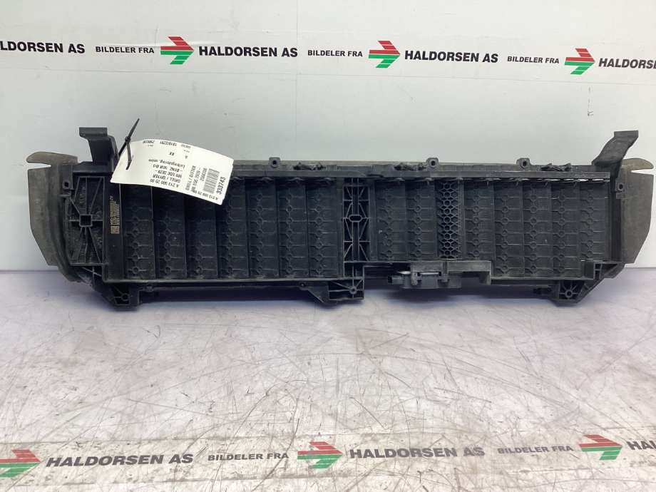 Grill til Mercedes EQC, 2019-->>  (MERCEDES|A 213 500 29 00)
