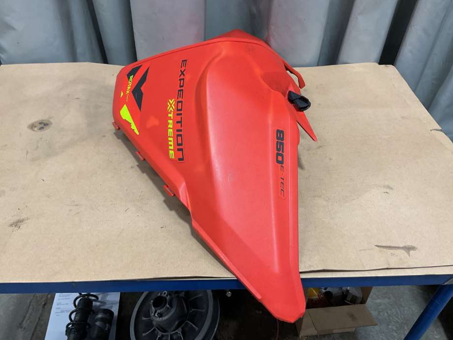 MC, Kåpe, høyre til Snøscooter Ski-Doo øvrige 0-->>  (EXPEDITION 850||850ETEC|EXPEDITION)